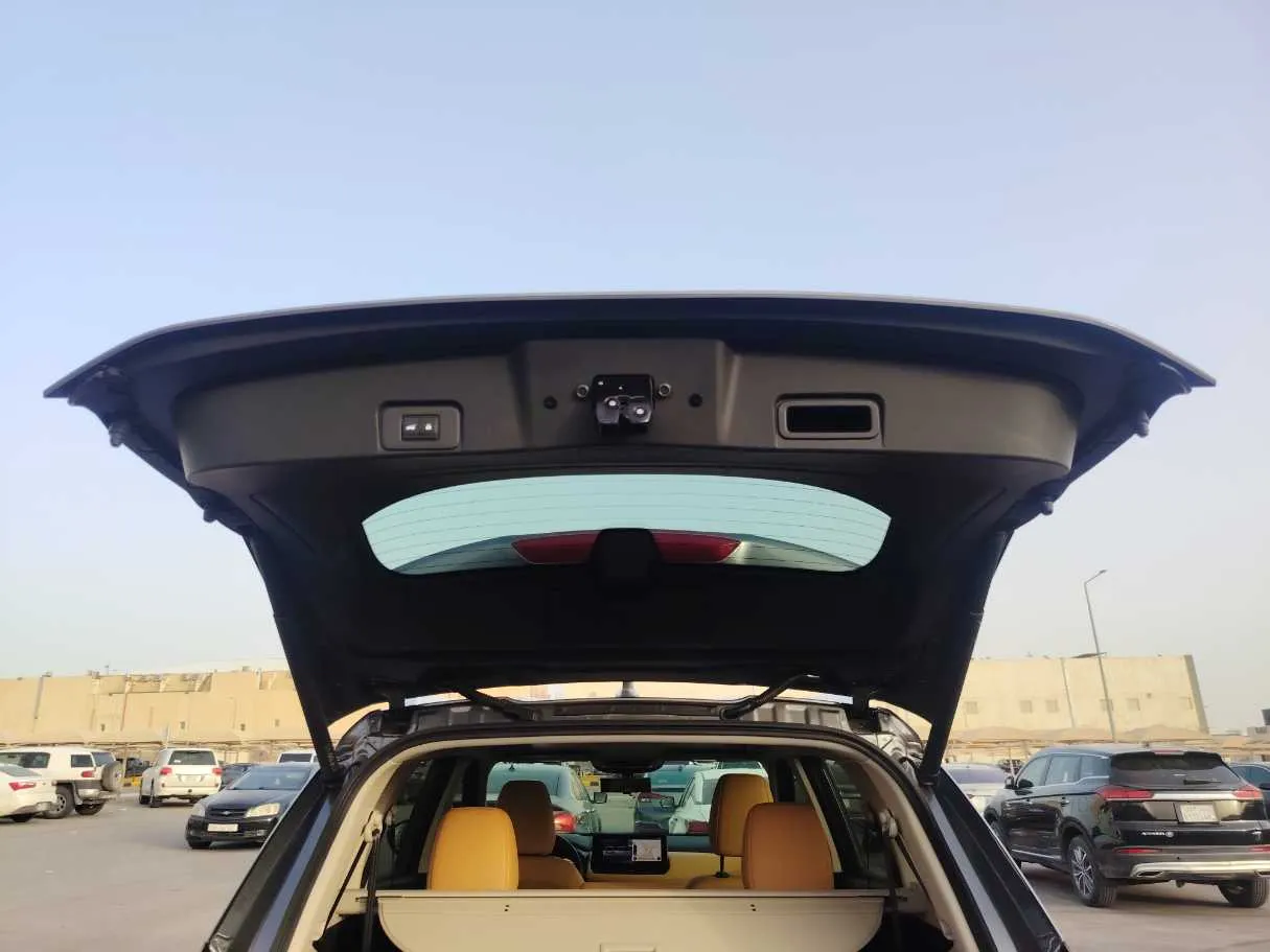 Car image 21