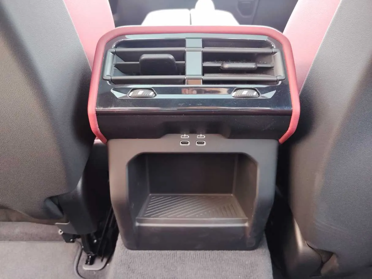 Car image 30