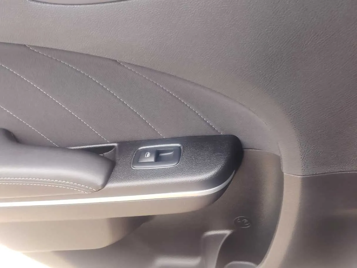 Car image 33