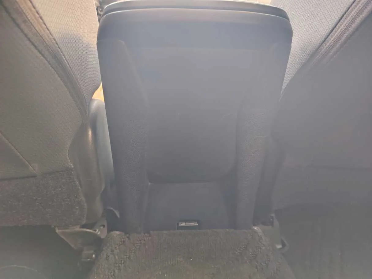 Car image 24