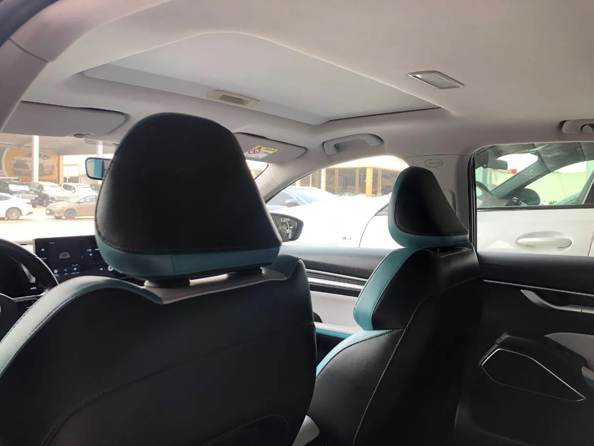 Car image 7