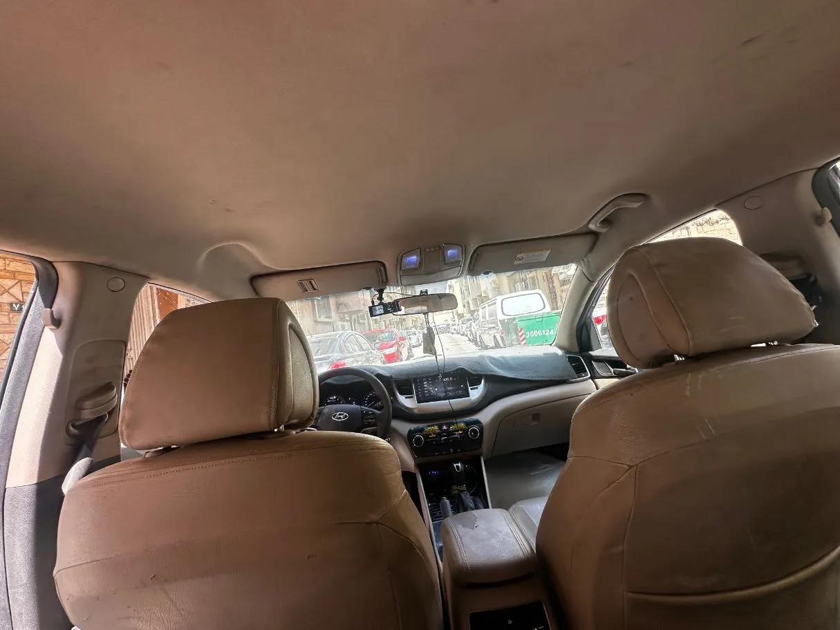 Car image 16