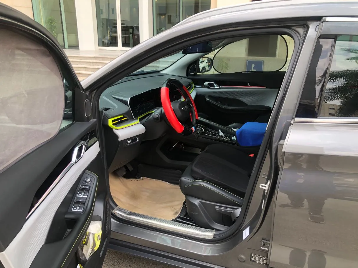 Car image 11