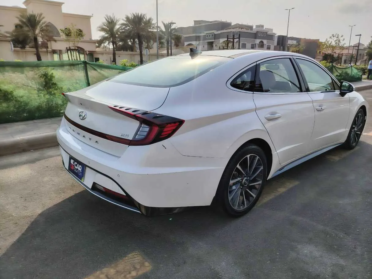 Car image 5