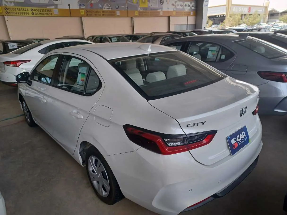 Car image 7