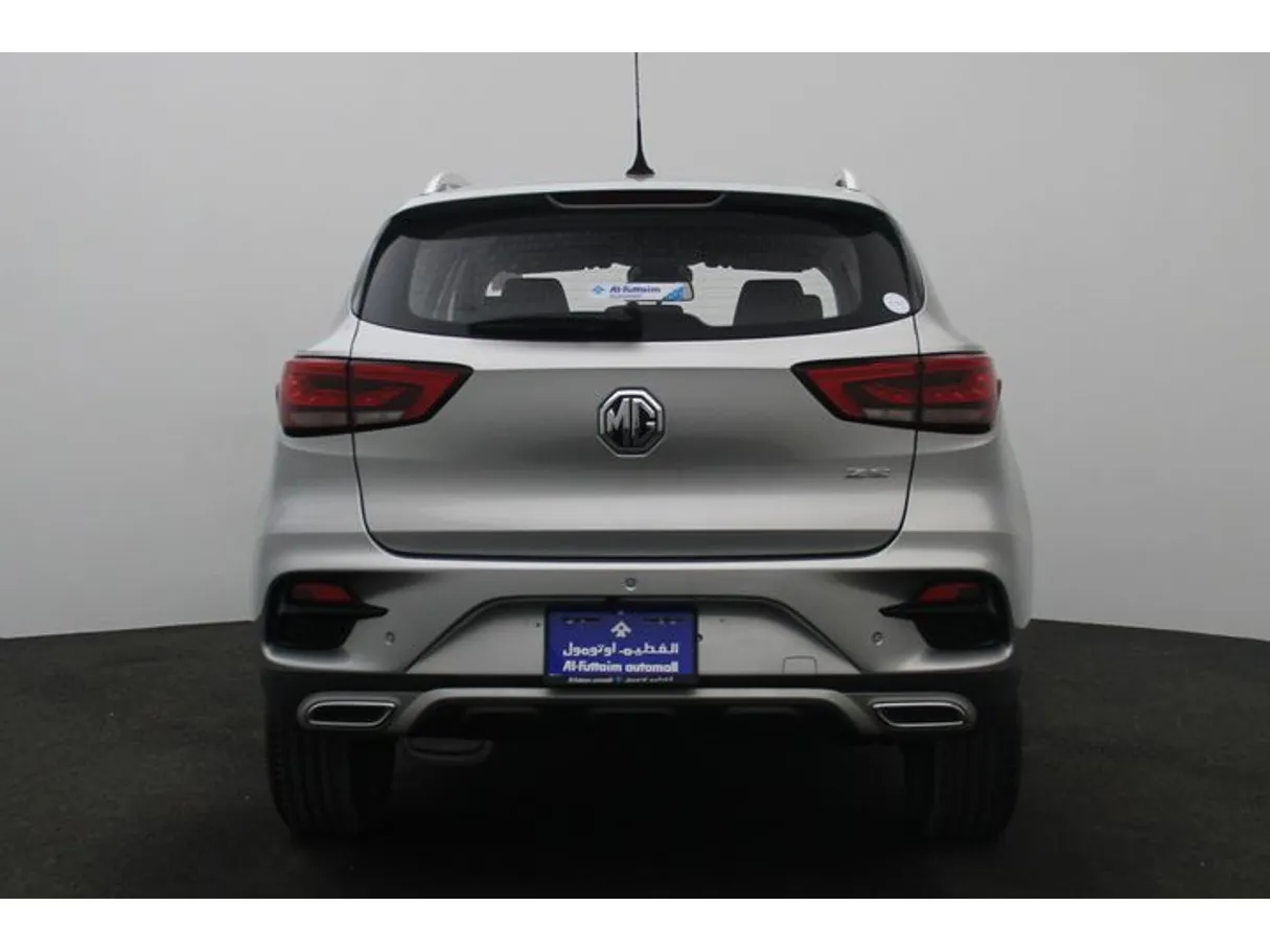 Car image 12