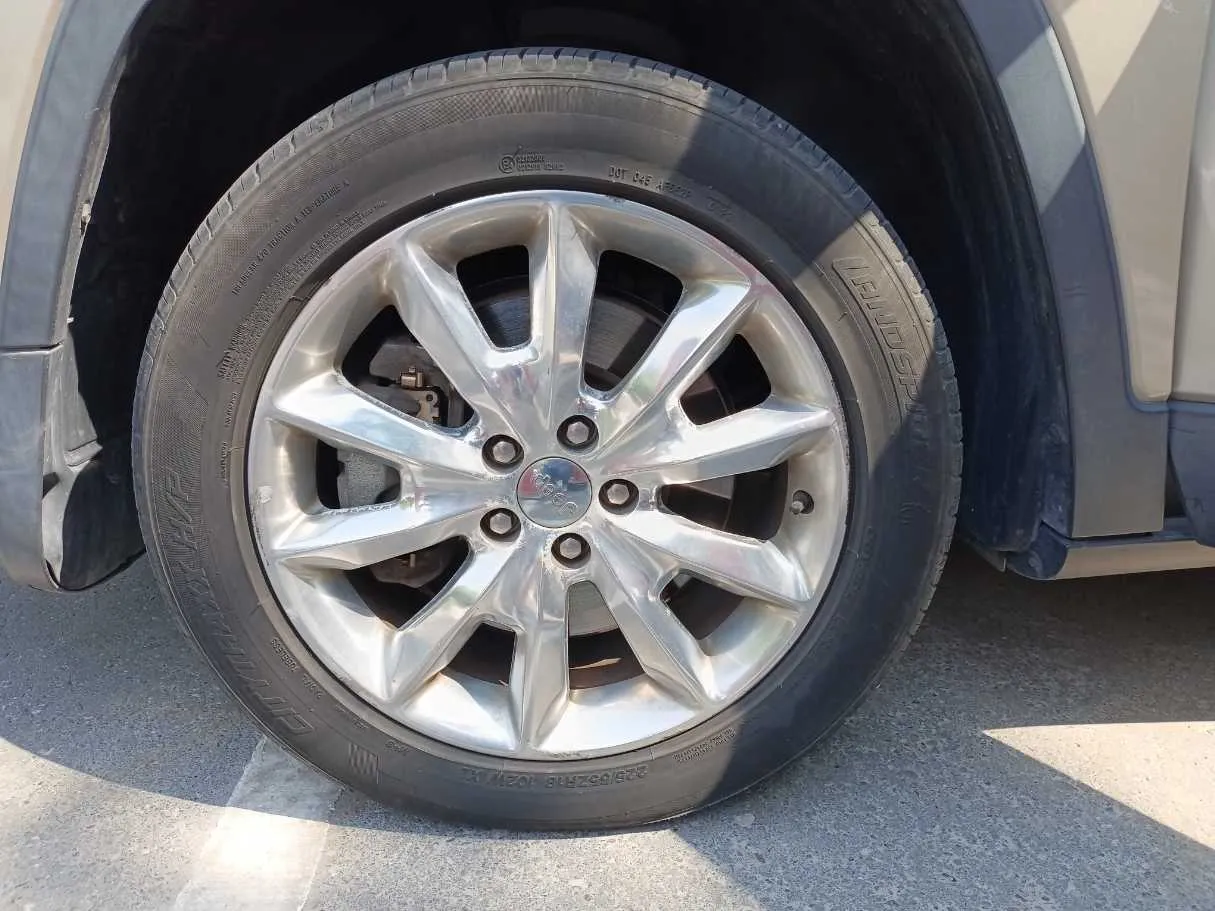 Car image 9