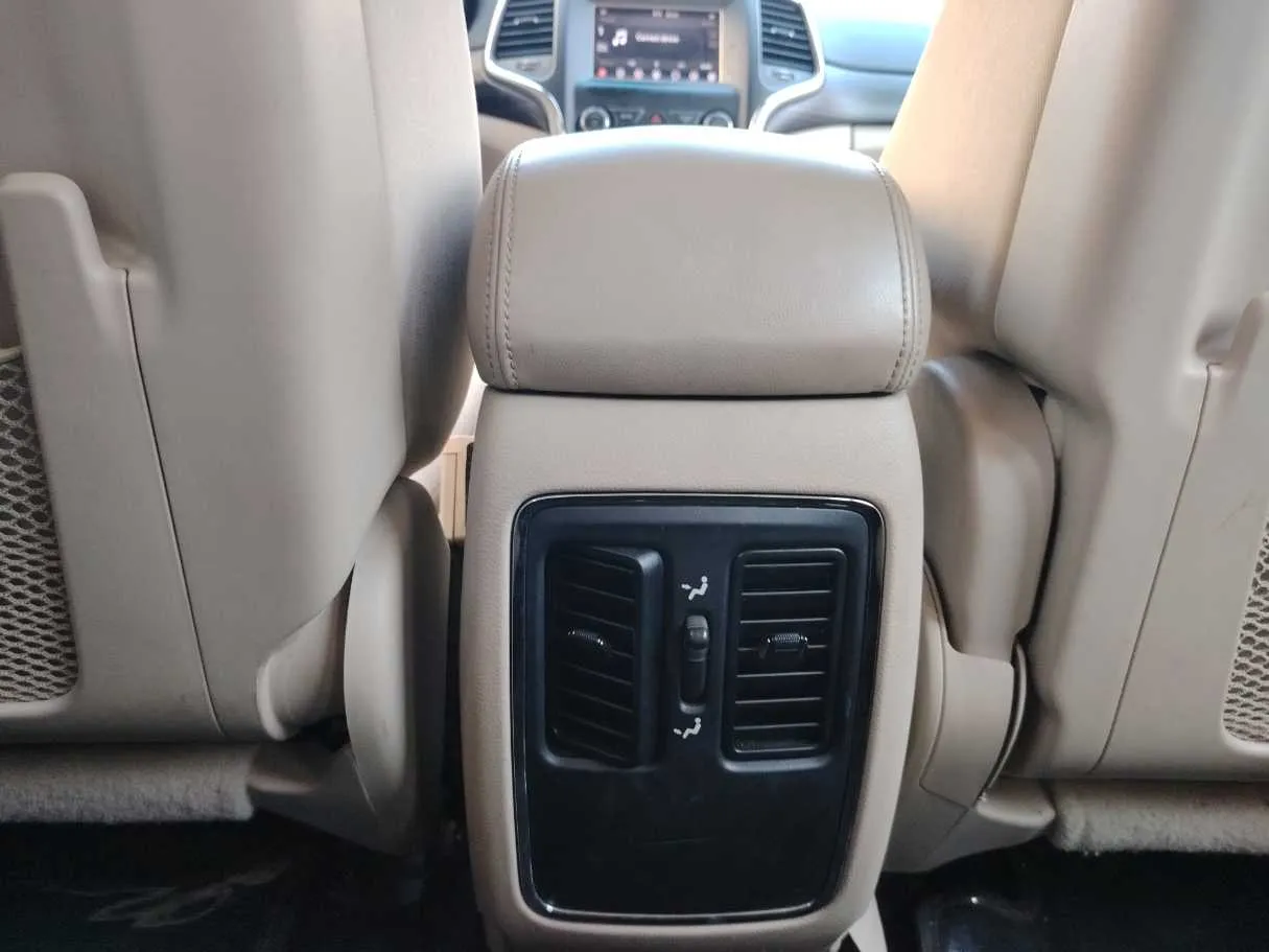 Car image 28