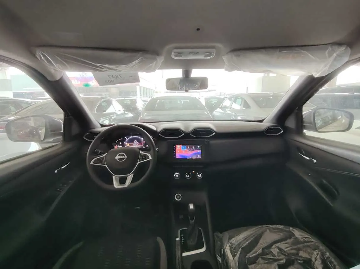 Car image 19