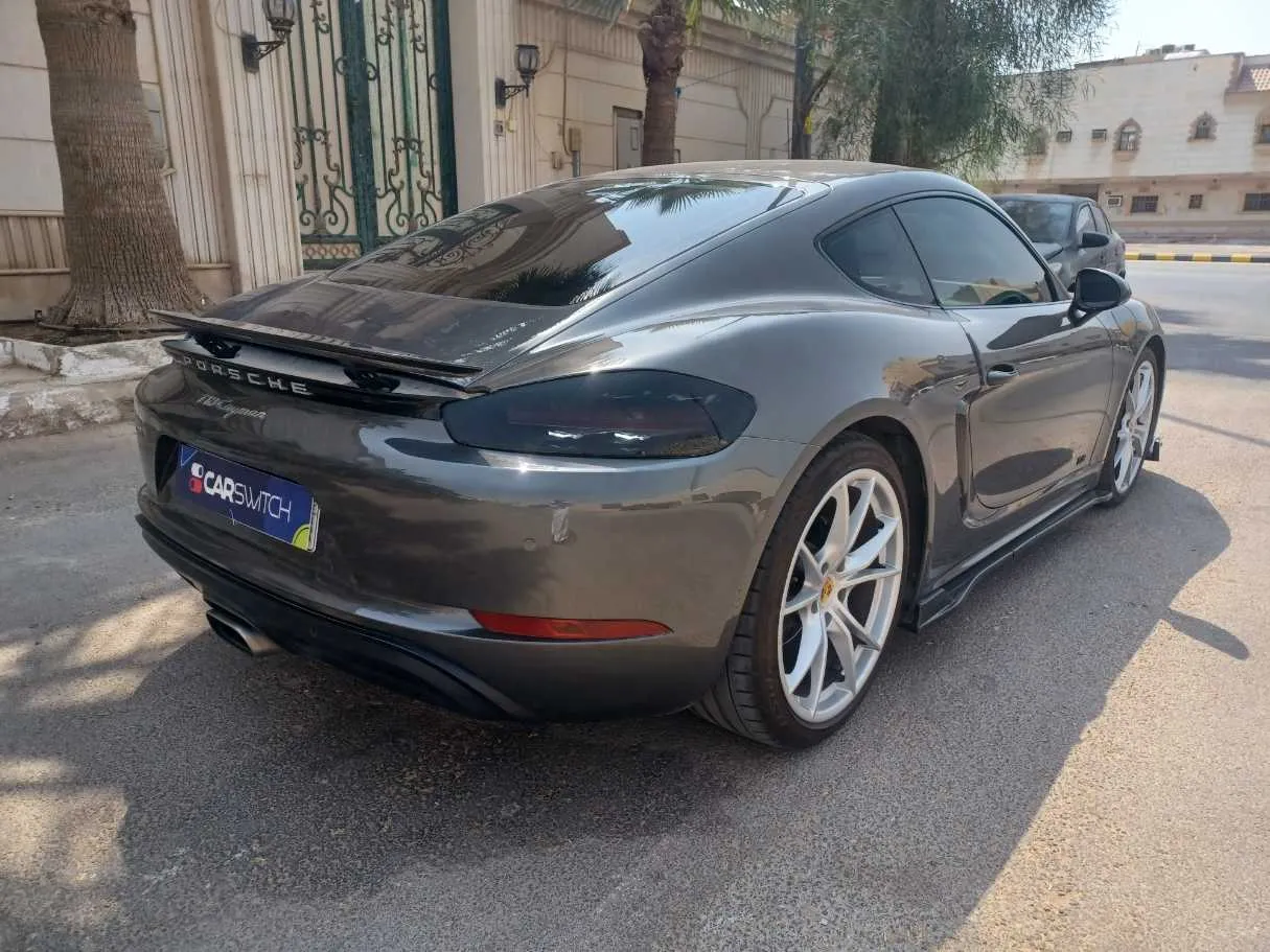 Car image 5