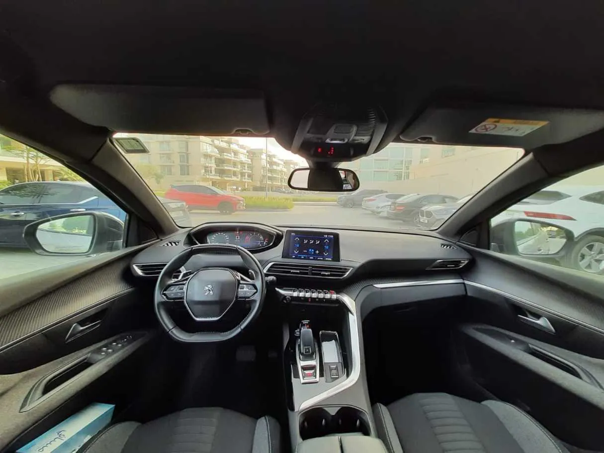 Car image 16