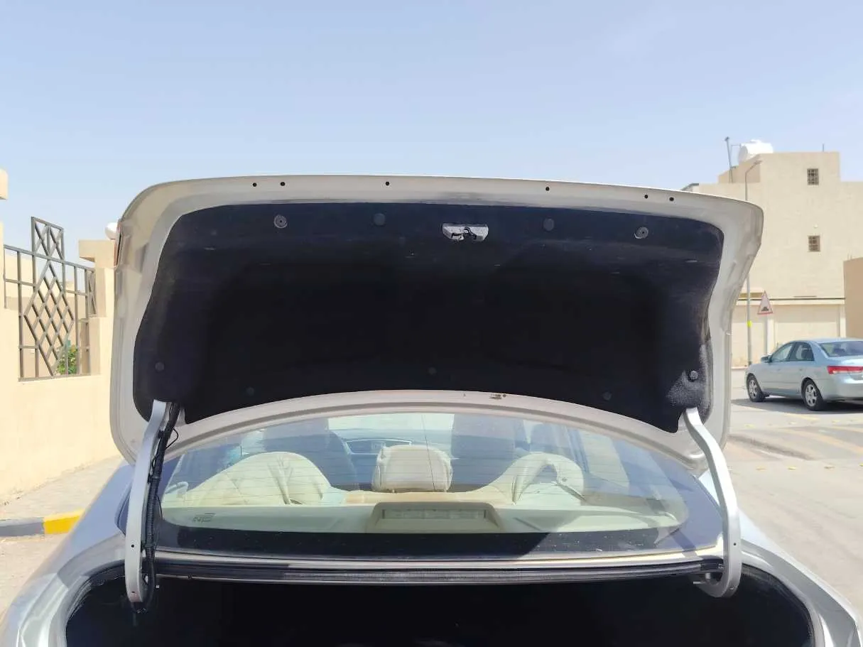 Car image 23