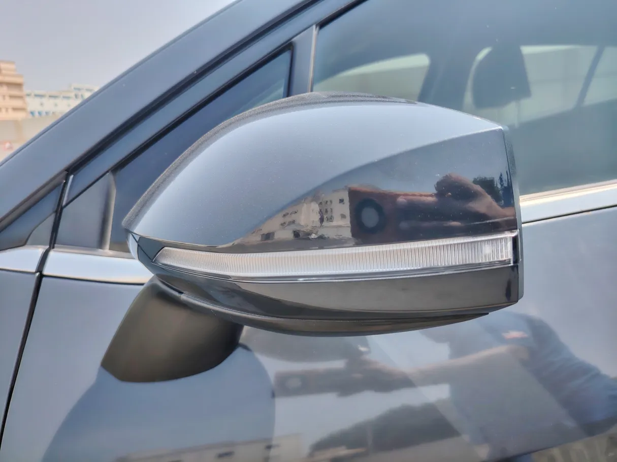 Car image 32