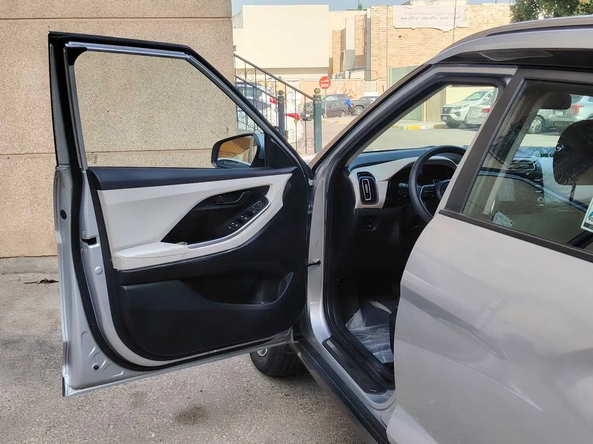 Car image 11