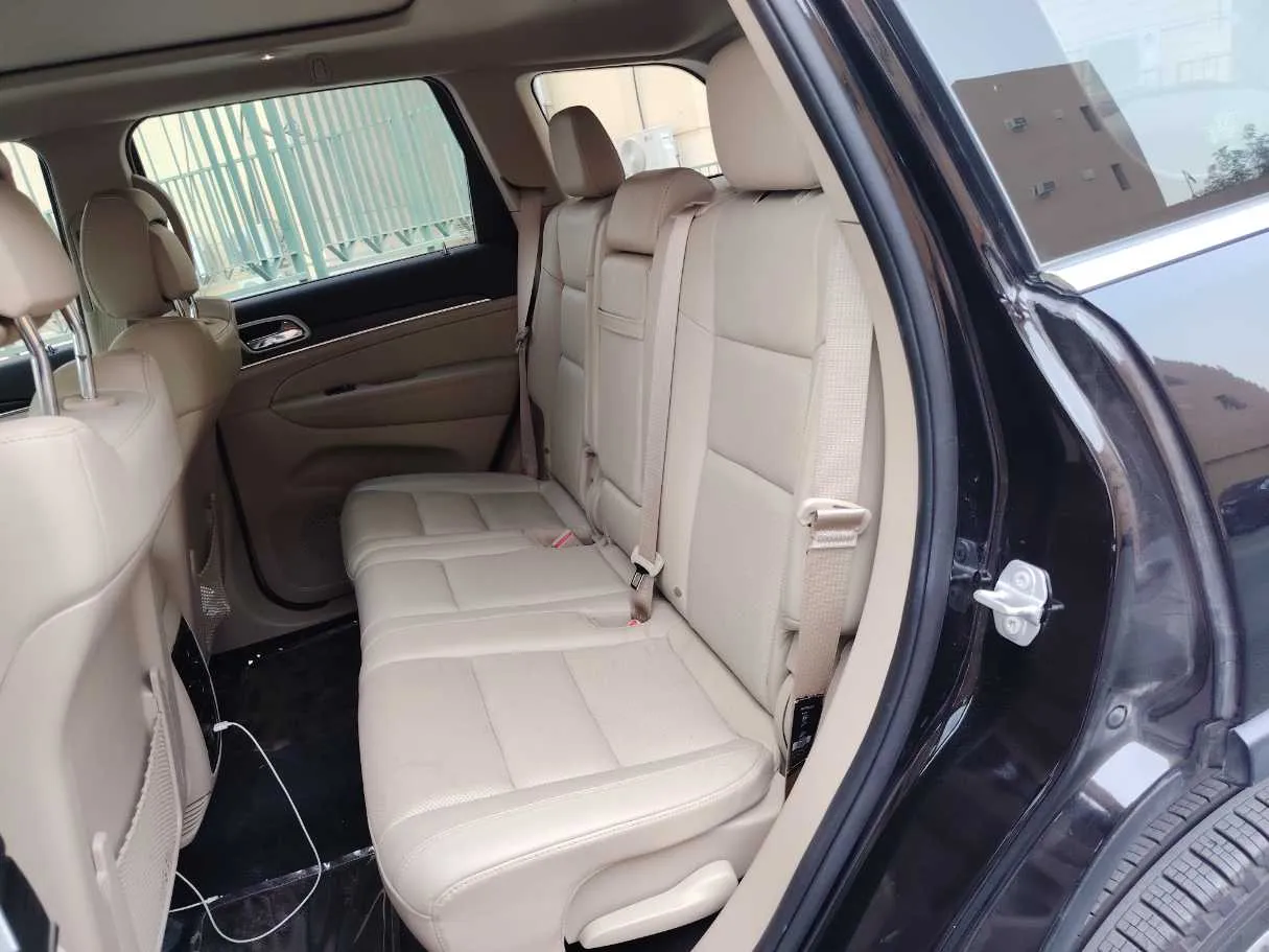 Car image 16