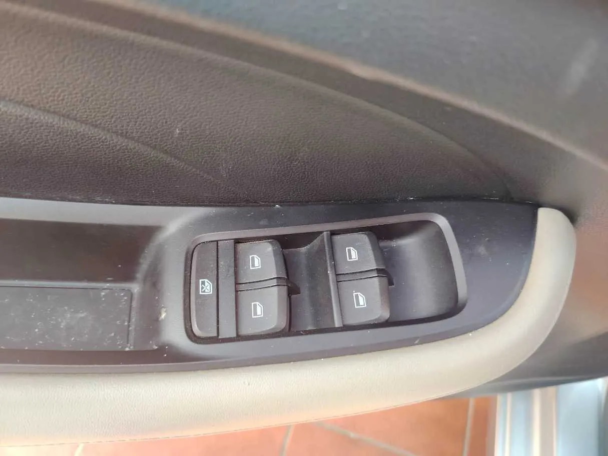 Car image 39