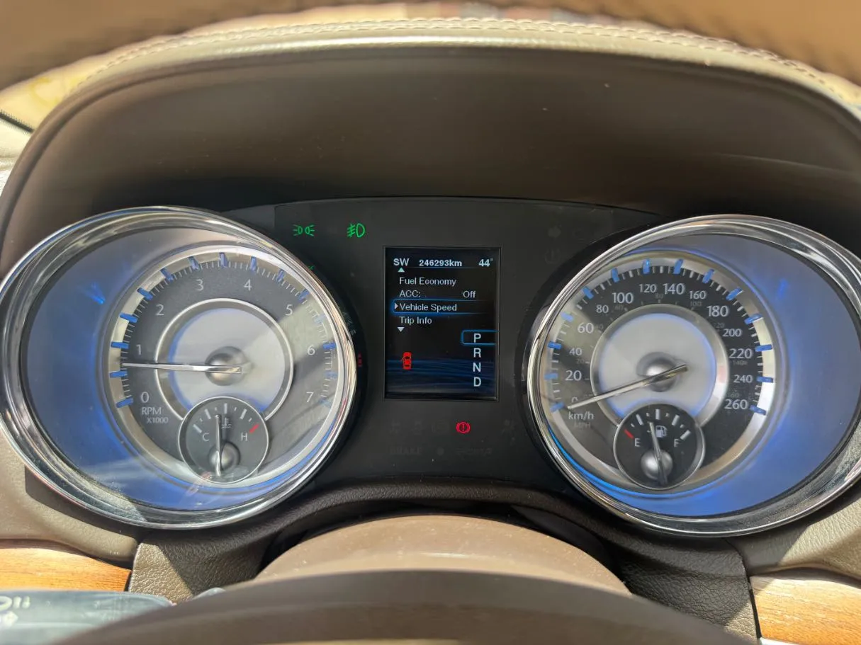 Car image 18
