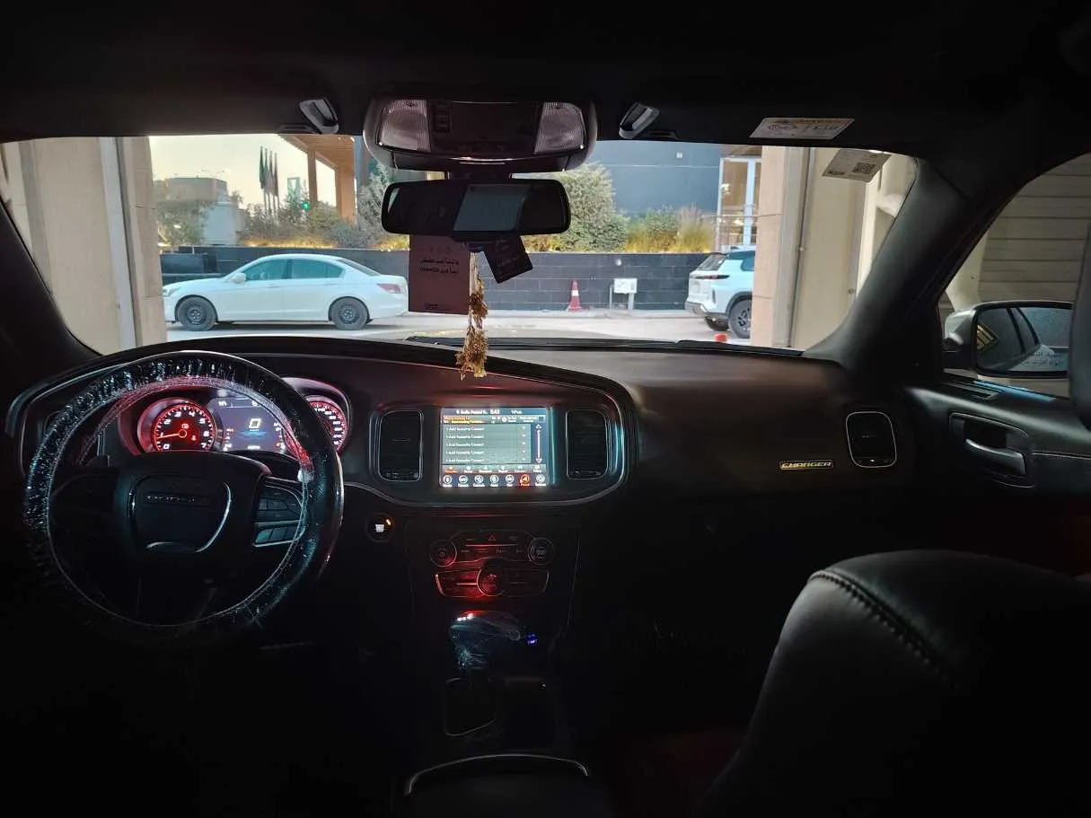 Car image 16