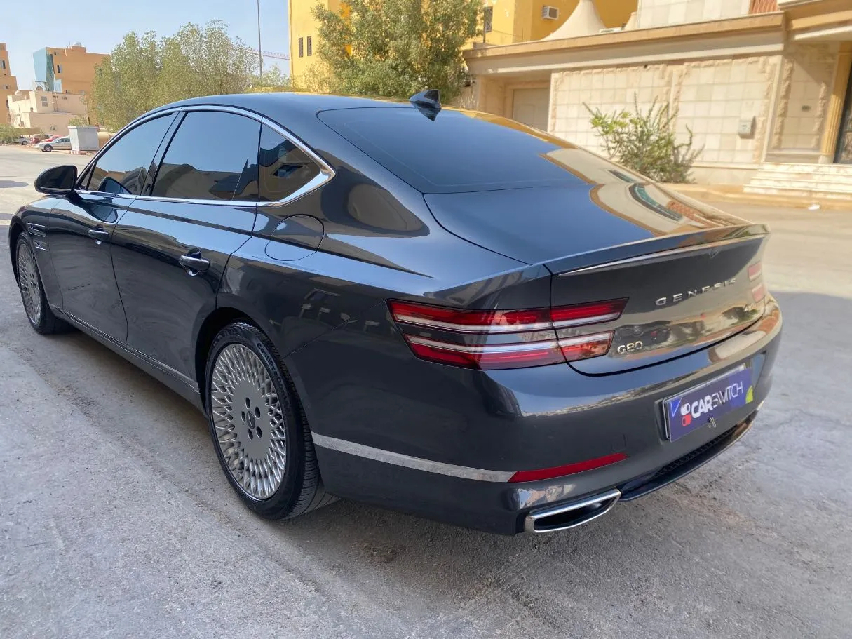 Car image 7