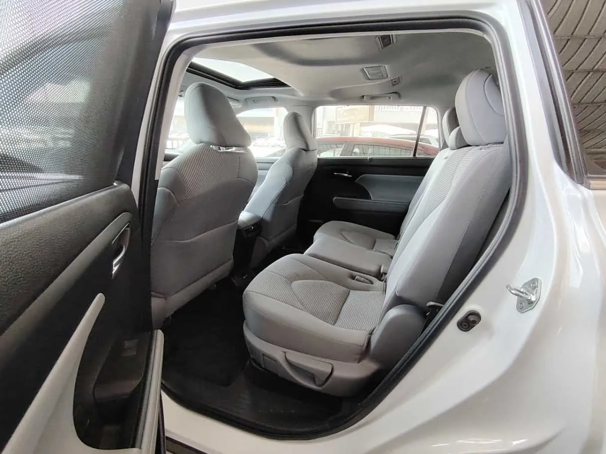 Car image 22