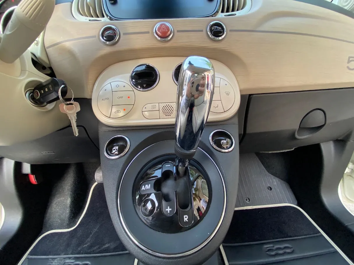 Car image 14