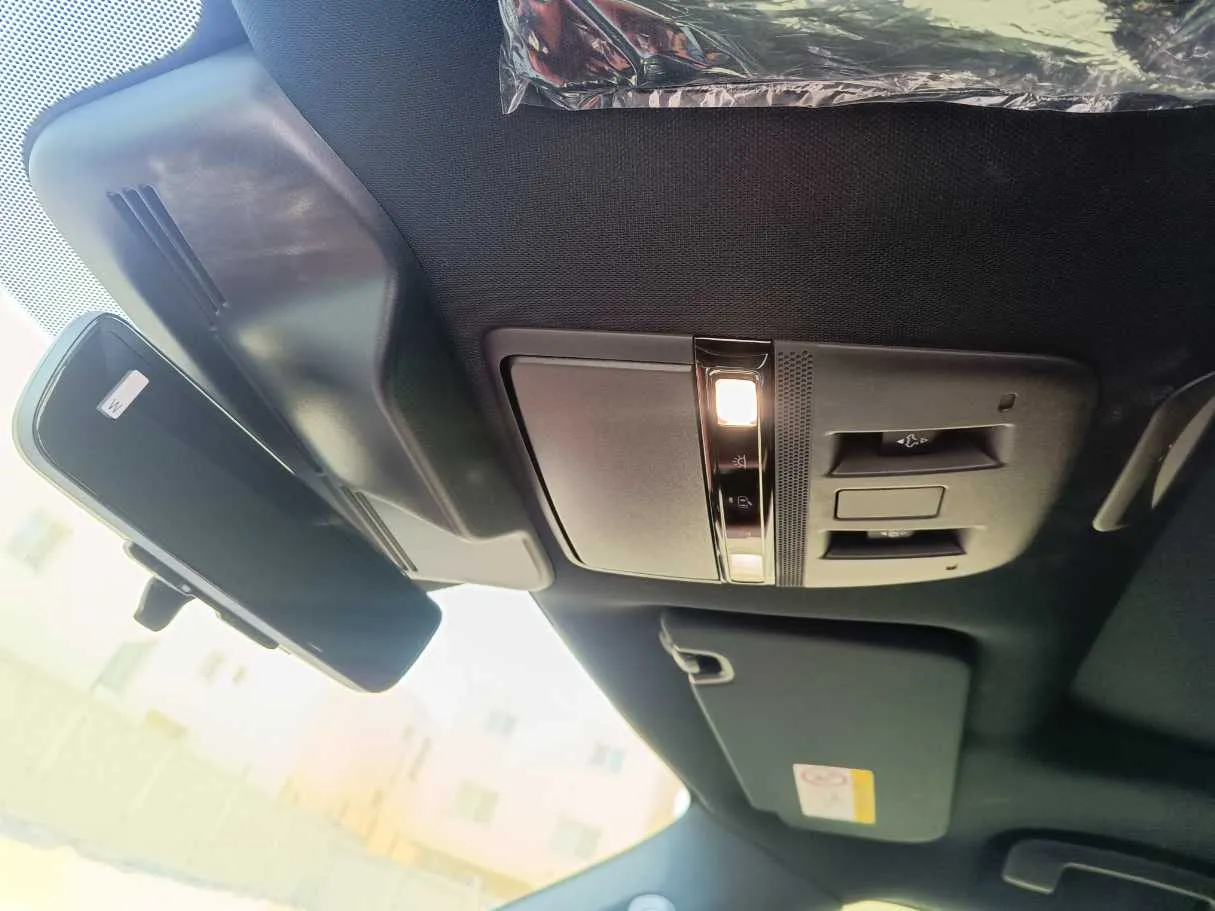 Car image 37