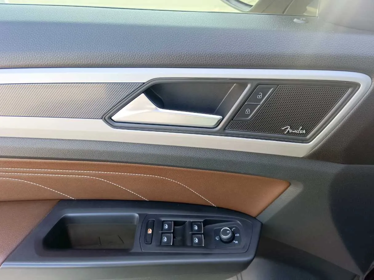 Car image 35