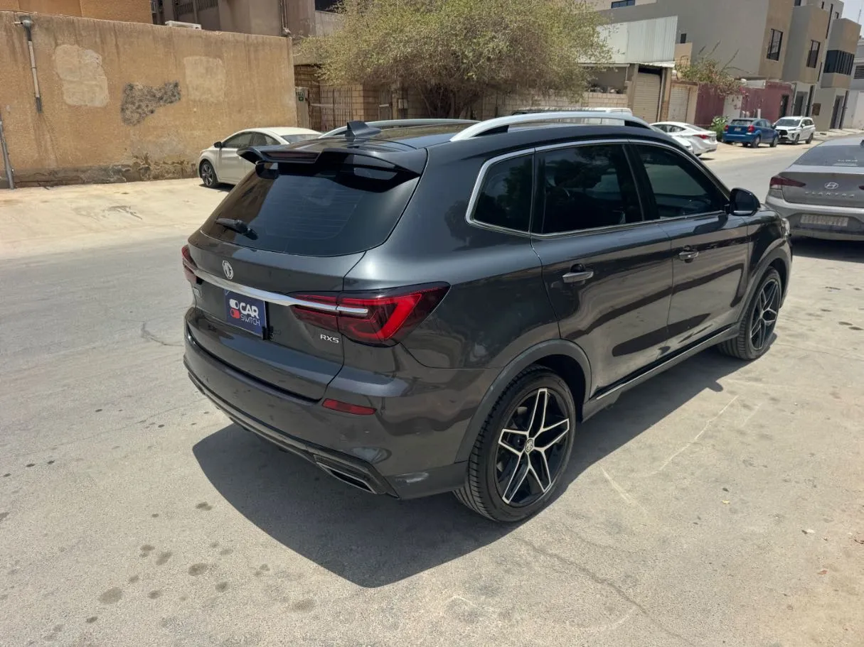 Car image 5