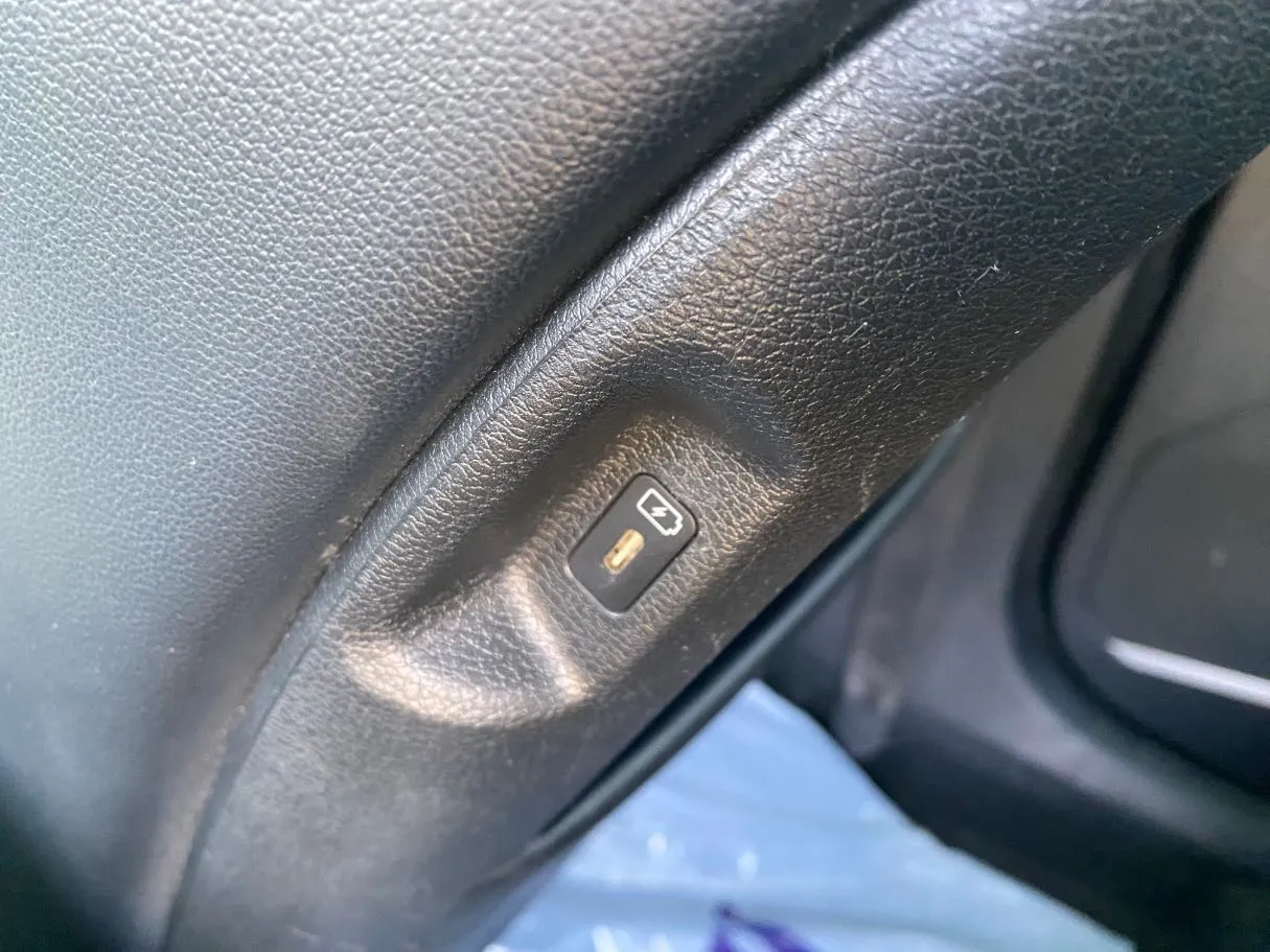Car image 25