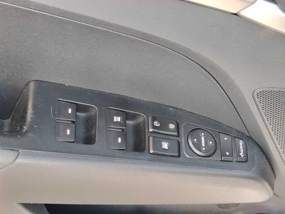 Car image 26