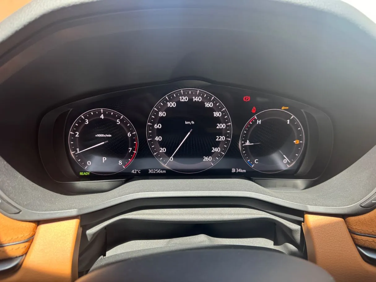 Car image 18