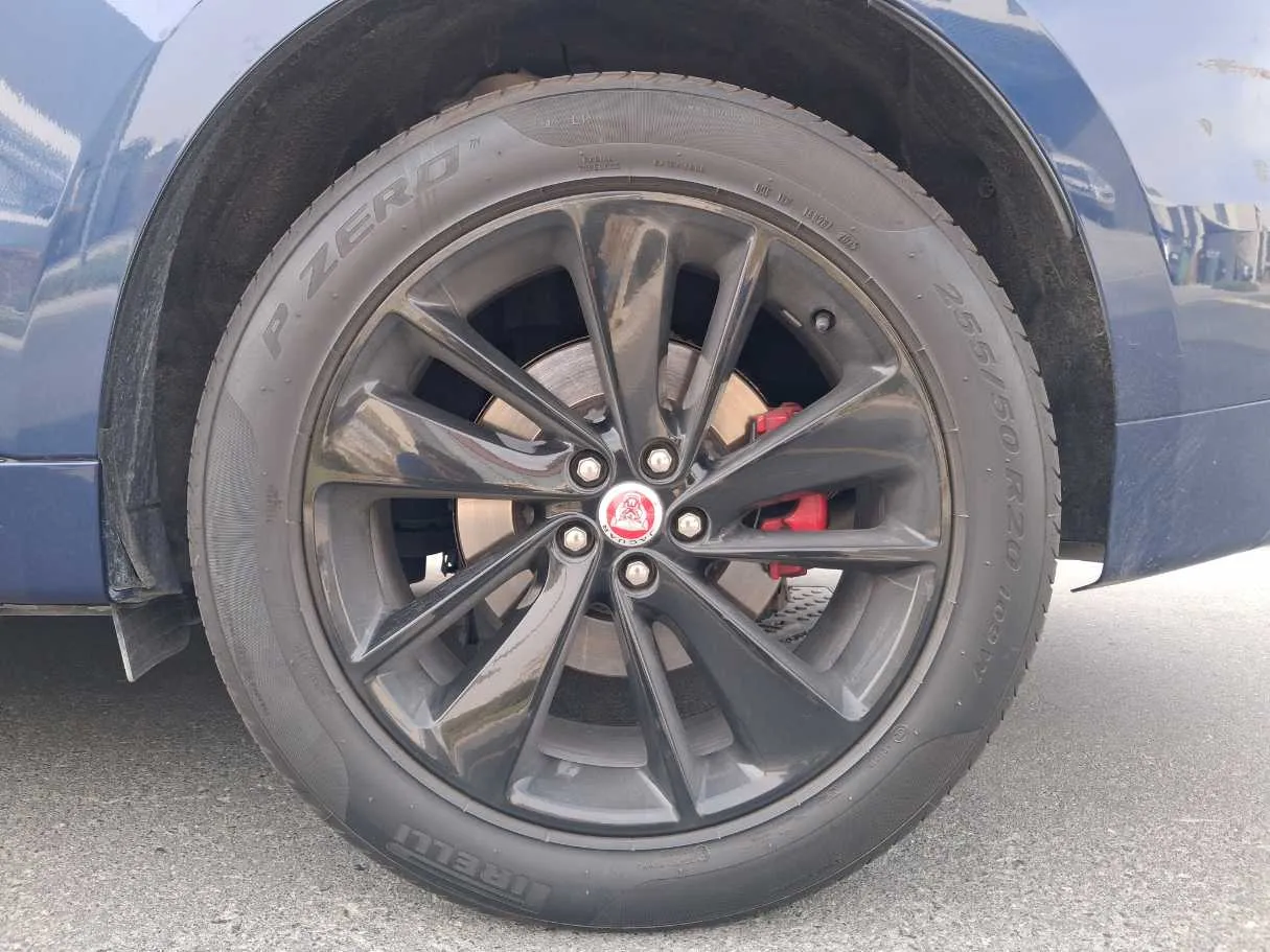 Car image 9