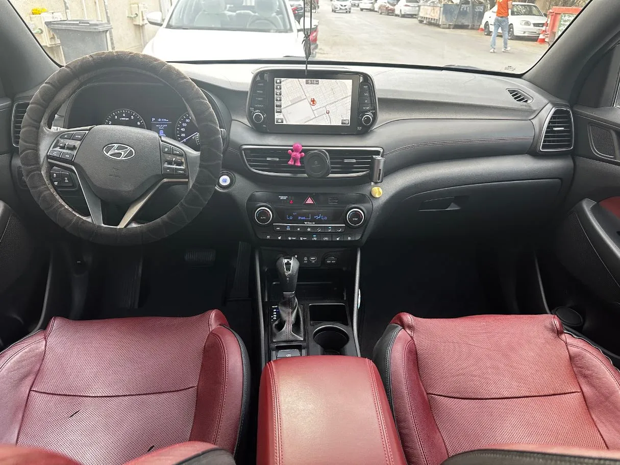 Car image 17