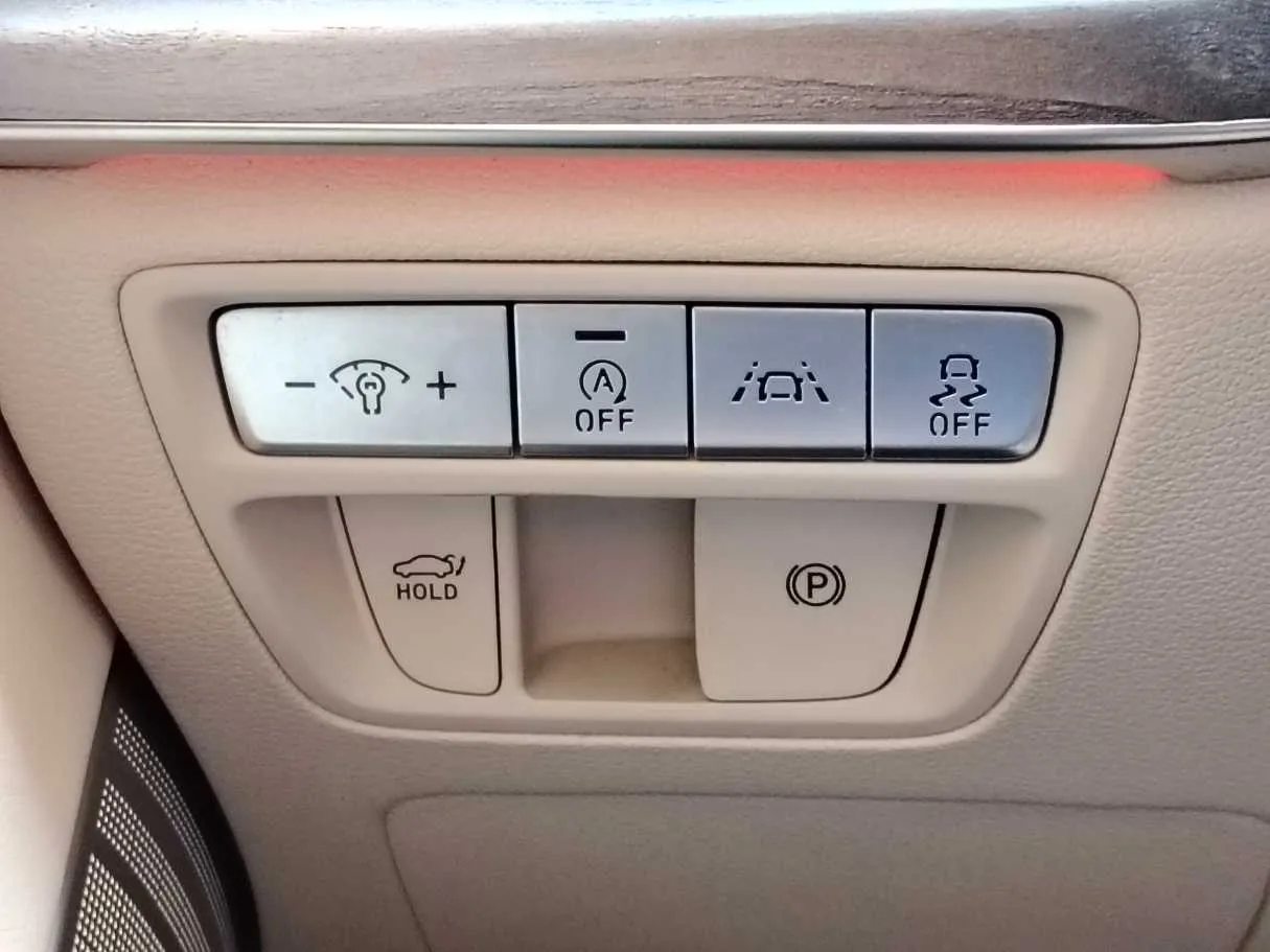 Car image 29