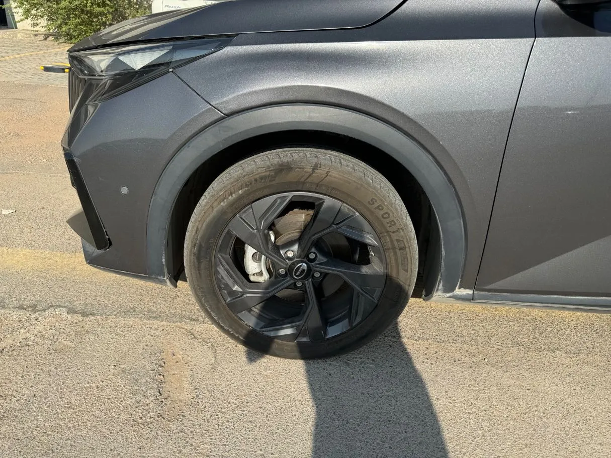 Car image 8