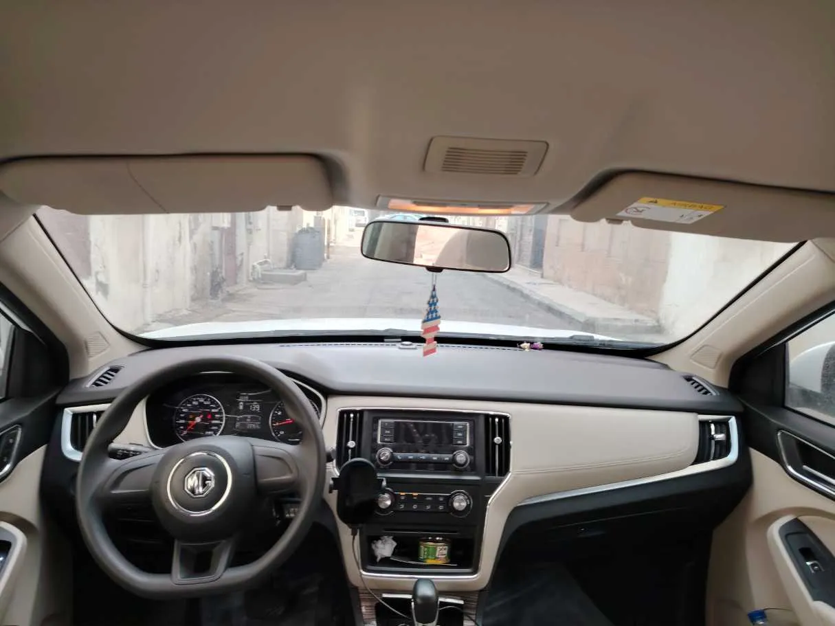 Car image 9