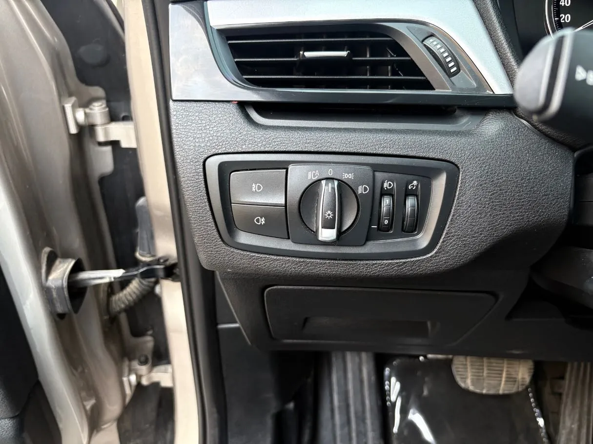 Car image 26