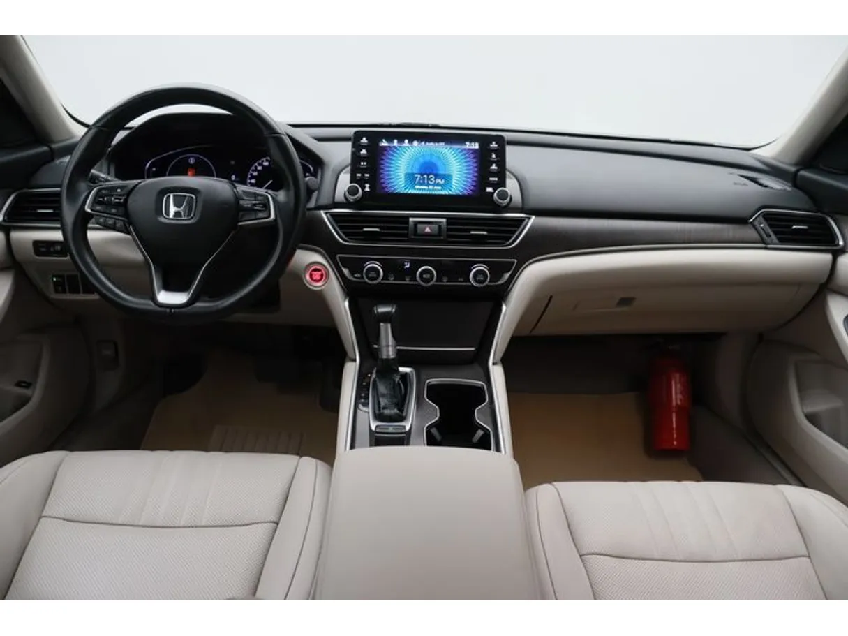 Car image 14