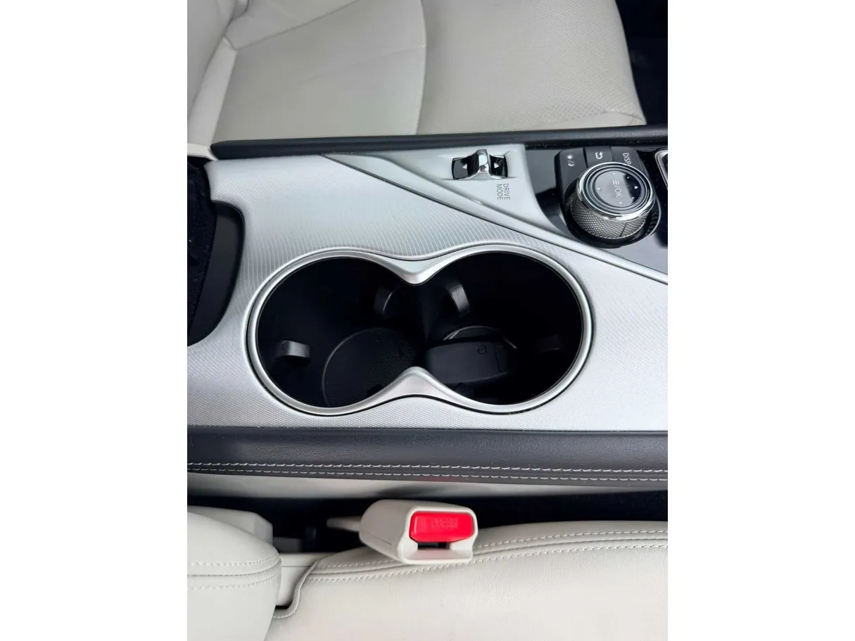 Car image 32