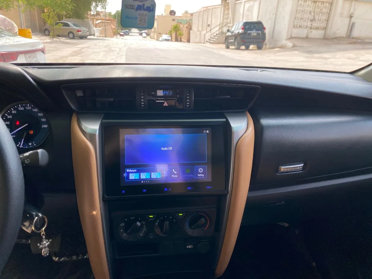 Car image 16