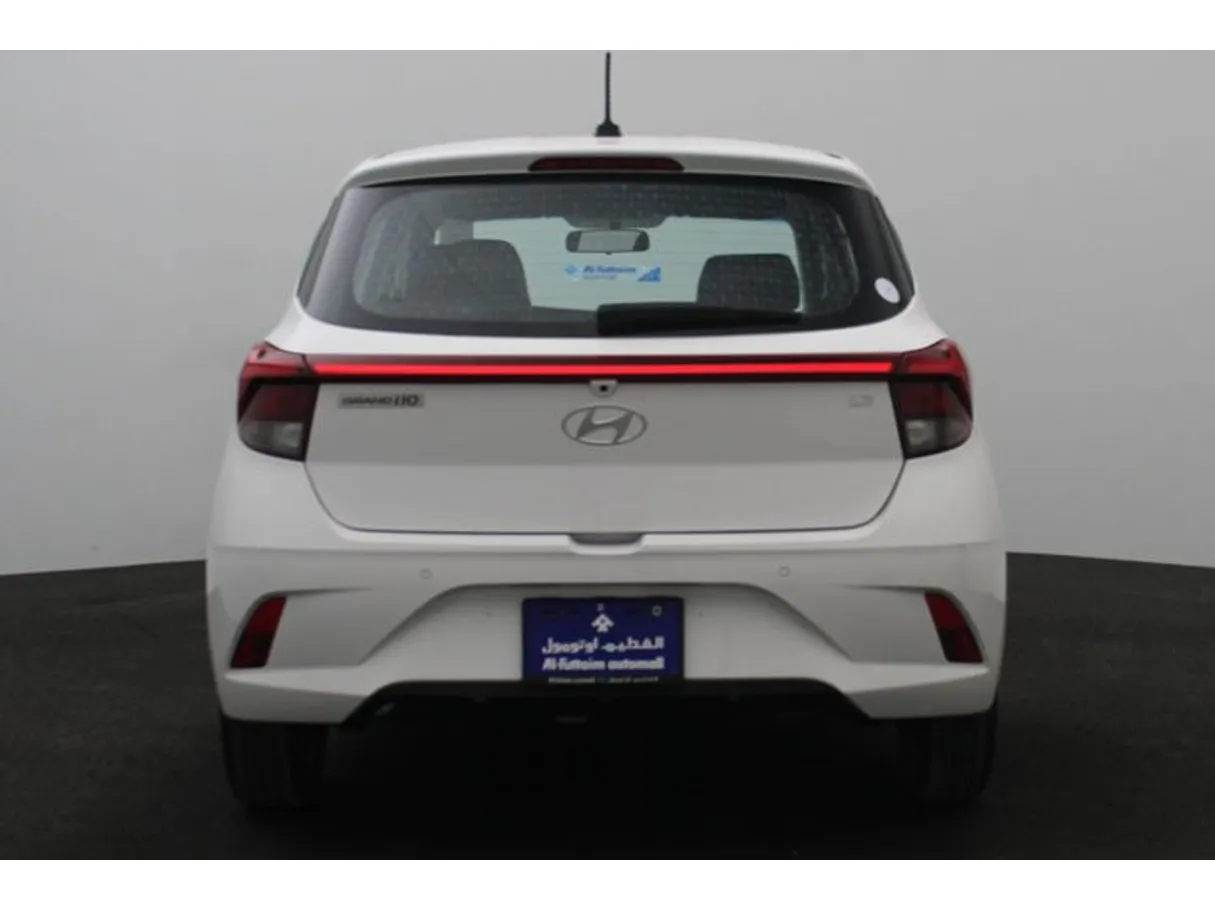 Car image 12