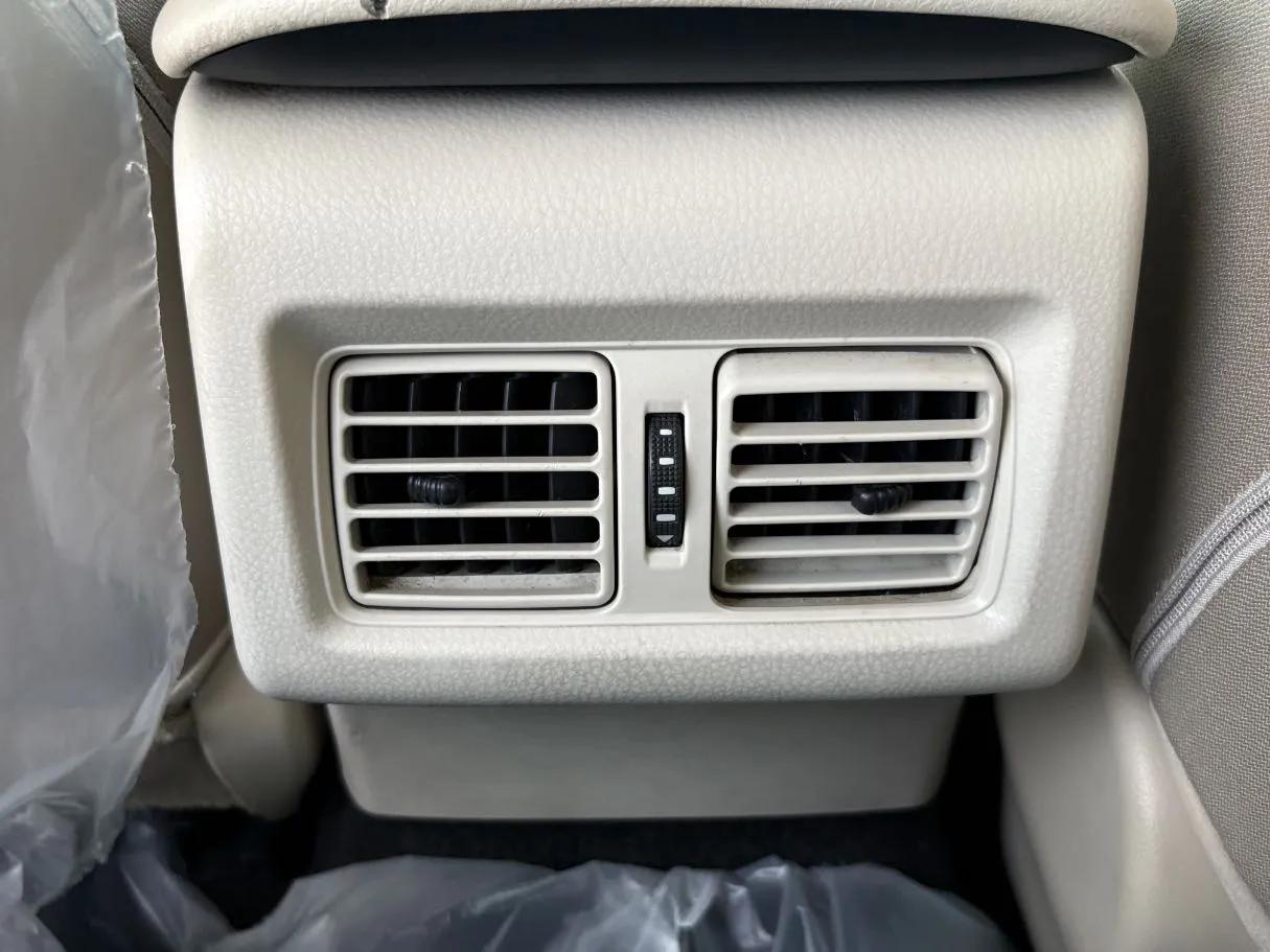 Car image 29
