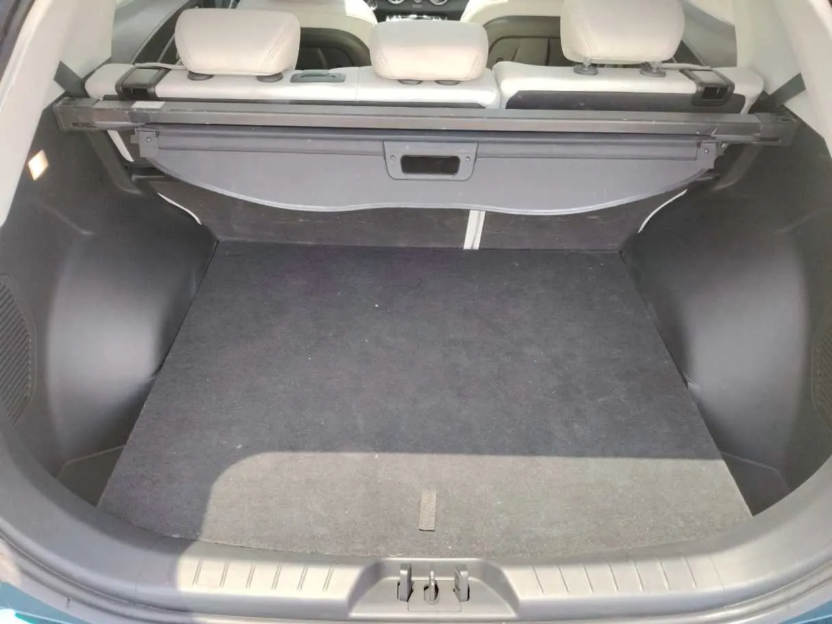 Car image 32