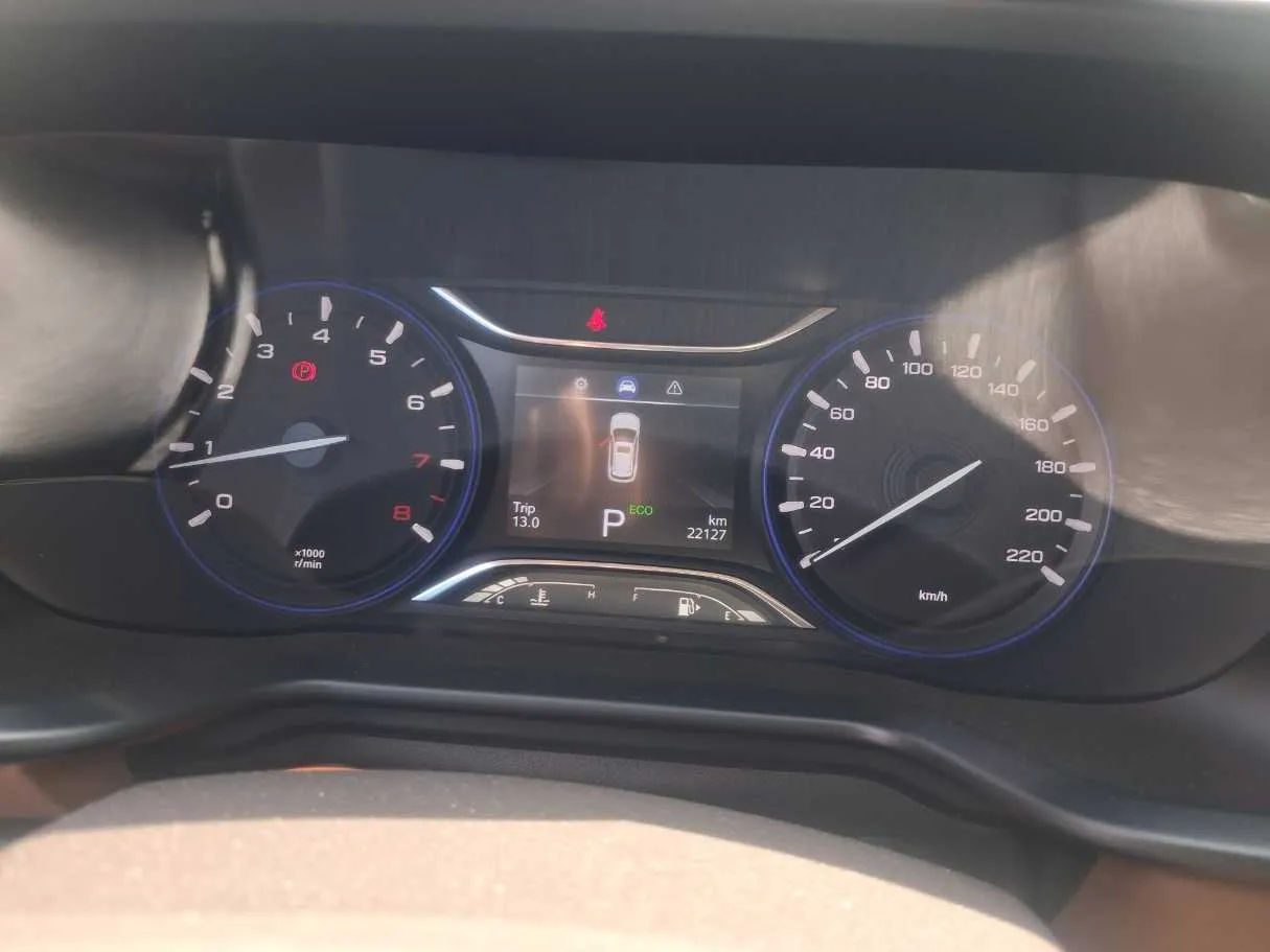Car image 19