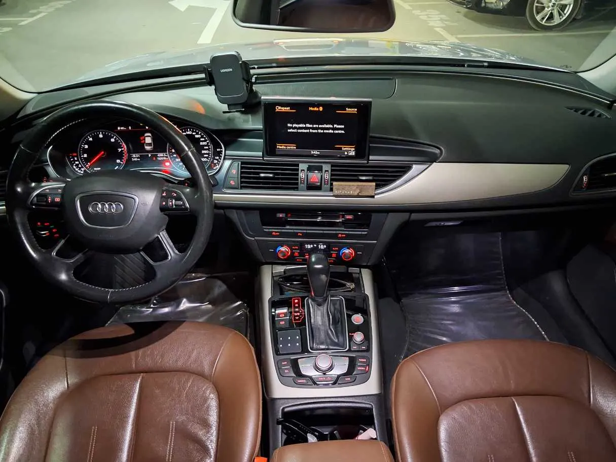 Car image 19