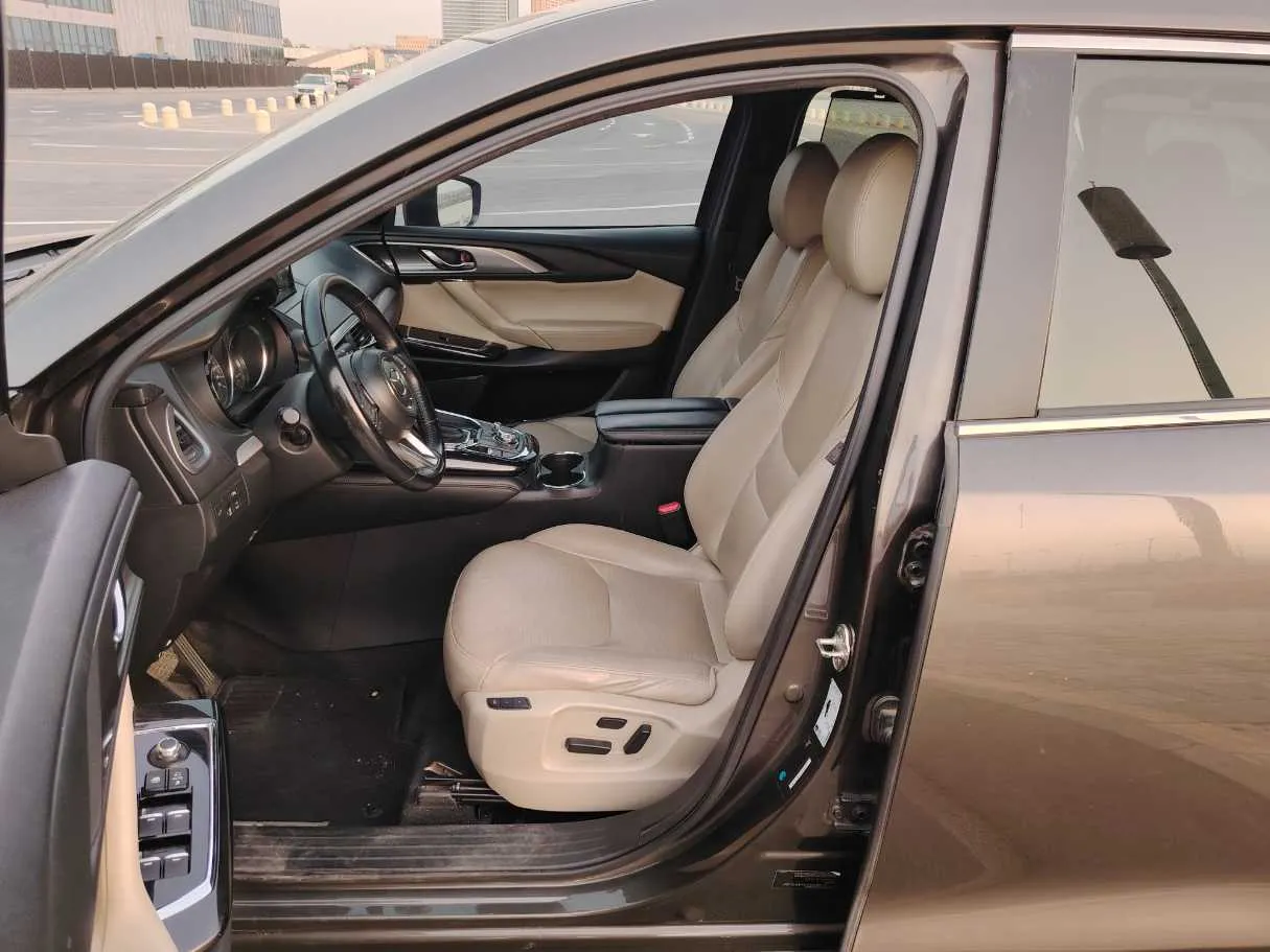 Car image 13