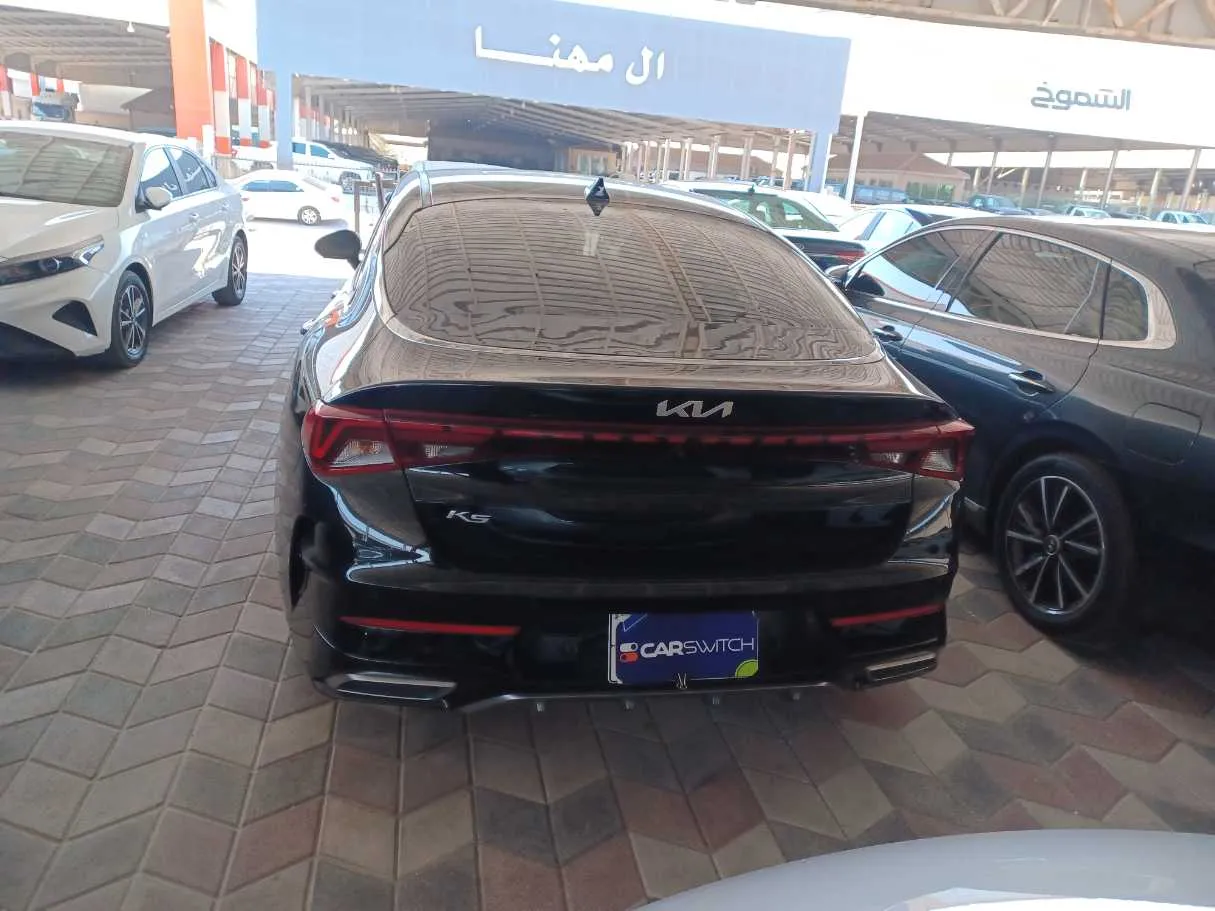 Car image 5