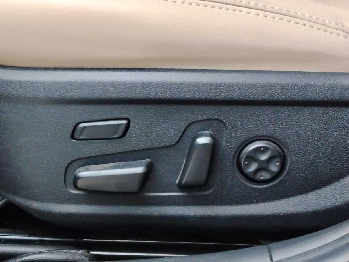 Car image 38