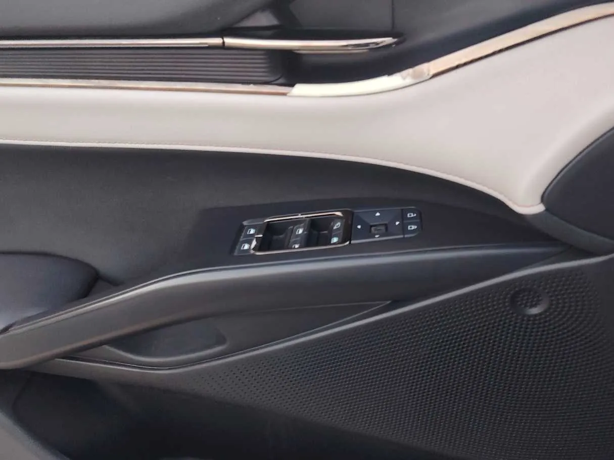 Car image 29