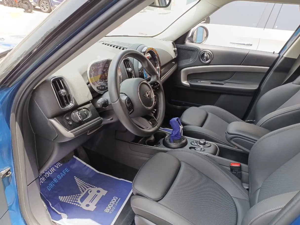 Car image 11